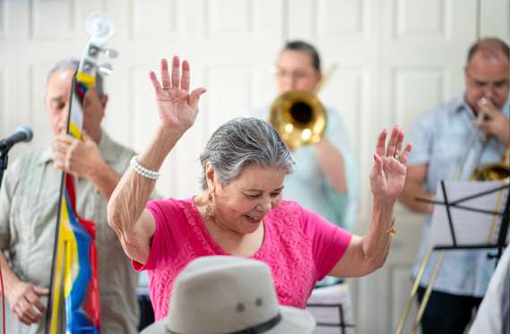 Las Moradas residents enjoying music
